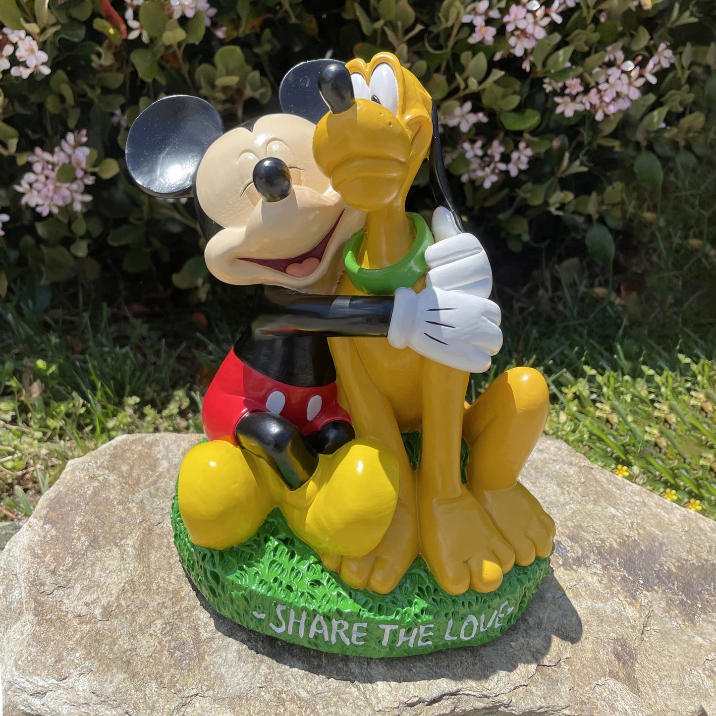 Disney Mickey & Pluto Share the Love ( 8 items per case )