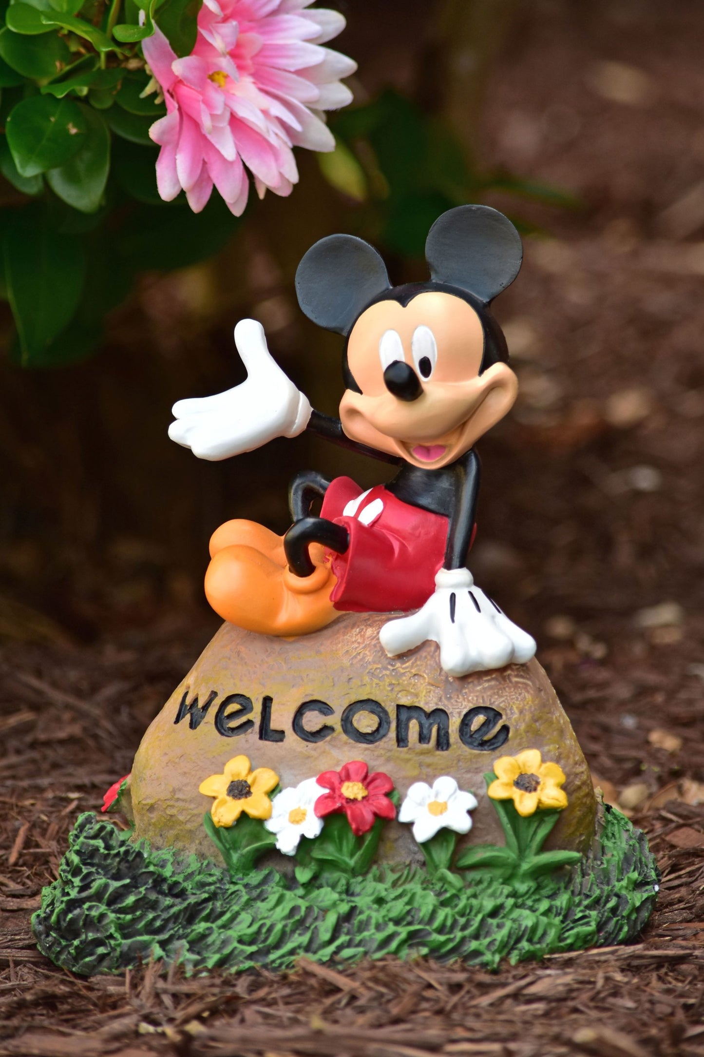 Disney Mickey Solar Welcome Rock ( 4 items per case )