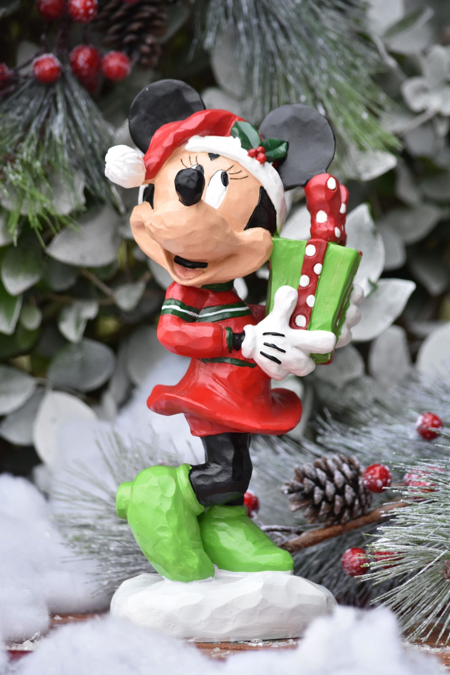 Disney Mickey Builds a Snowman & Disney Minnie with Carved Gift ( 4 items per pack )